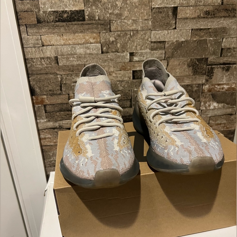 Yeezy - Picture 3 of 7
